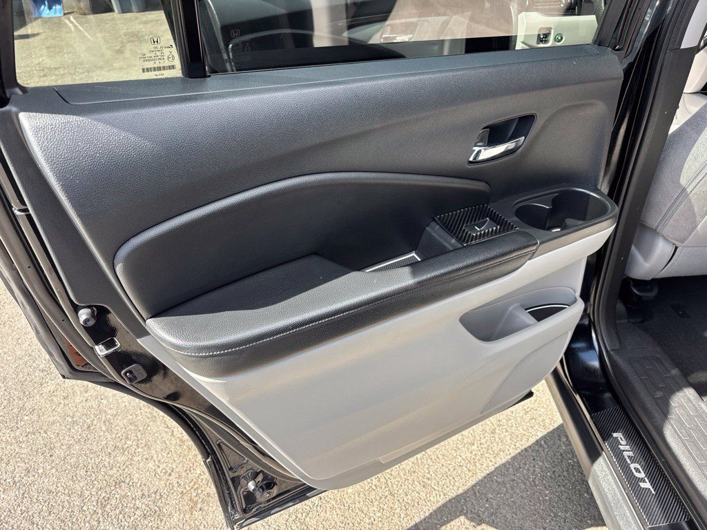 Used 2021 Honda Pilot EX image 18