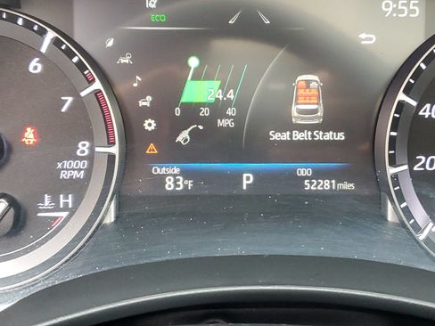 Used 2022 Toyota Highlander XLE AWD/4WD image 25