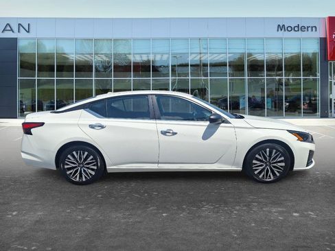 Certified 2025 Nissan Altima 2.5 SV FWD image 4