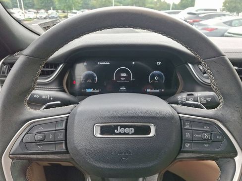 Used 2023 Jeep Grand Cherokee L Limited w/ Black Appearance Package AWD/4WD image 20