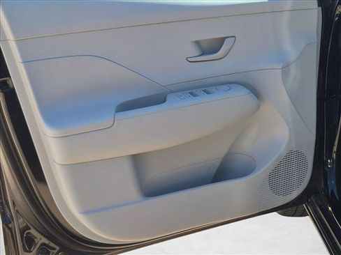 Used 2025 Hyundai Kona SEL FWD image 9