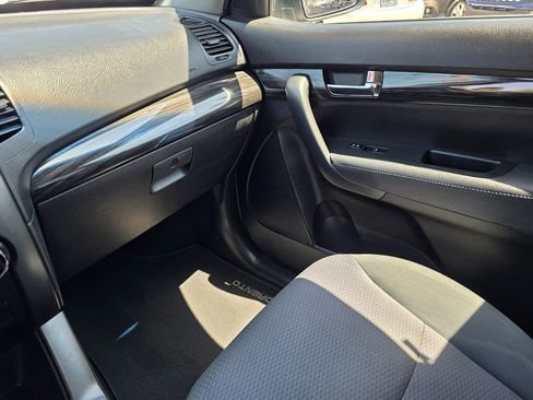 Used 2013 Kia Sorento LX w/ Third Row Pkg image 45