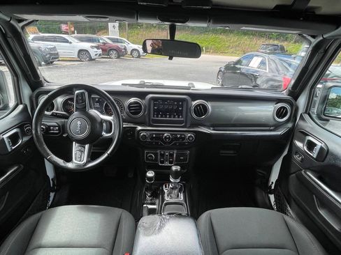 Used 2019 Jeep Wrangler Unlimited Sahara AWD/4WD image 11