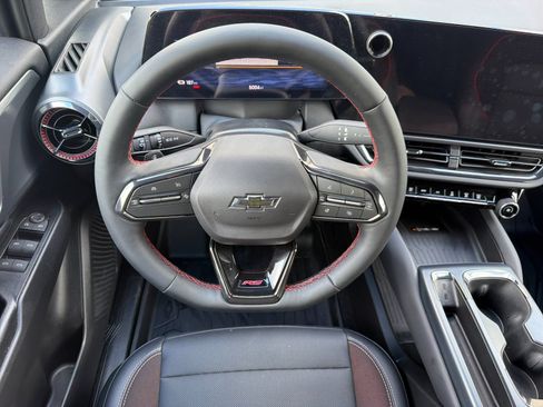 Used 2025 Chevrolet Equinox EV RS FWD image 13