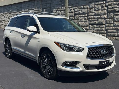Used 2019 INFINITI QX60 Luxe w/ Sensory Package FWD image 4