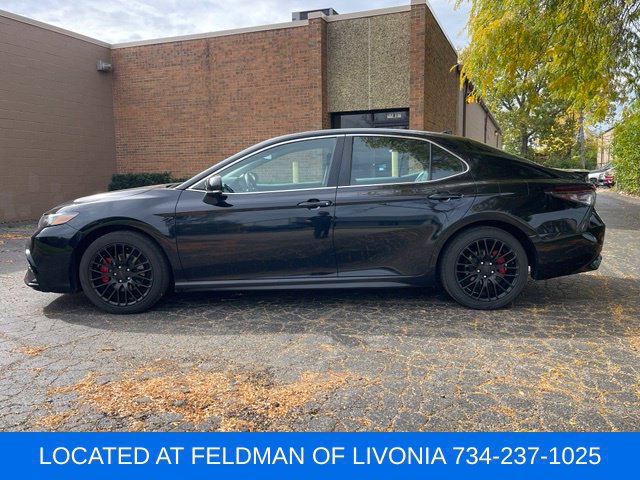 Used 2022 Toyota Camry SE FWD image 2