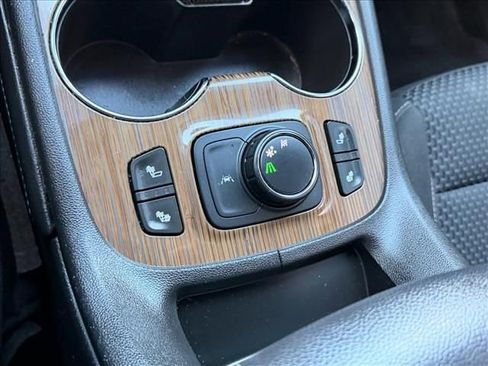 Used 2021 GMC Acadia SLE w/ Driver Convenience Package image 18