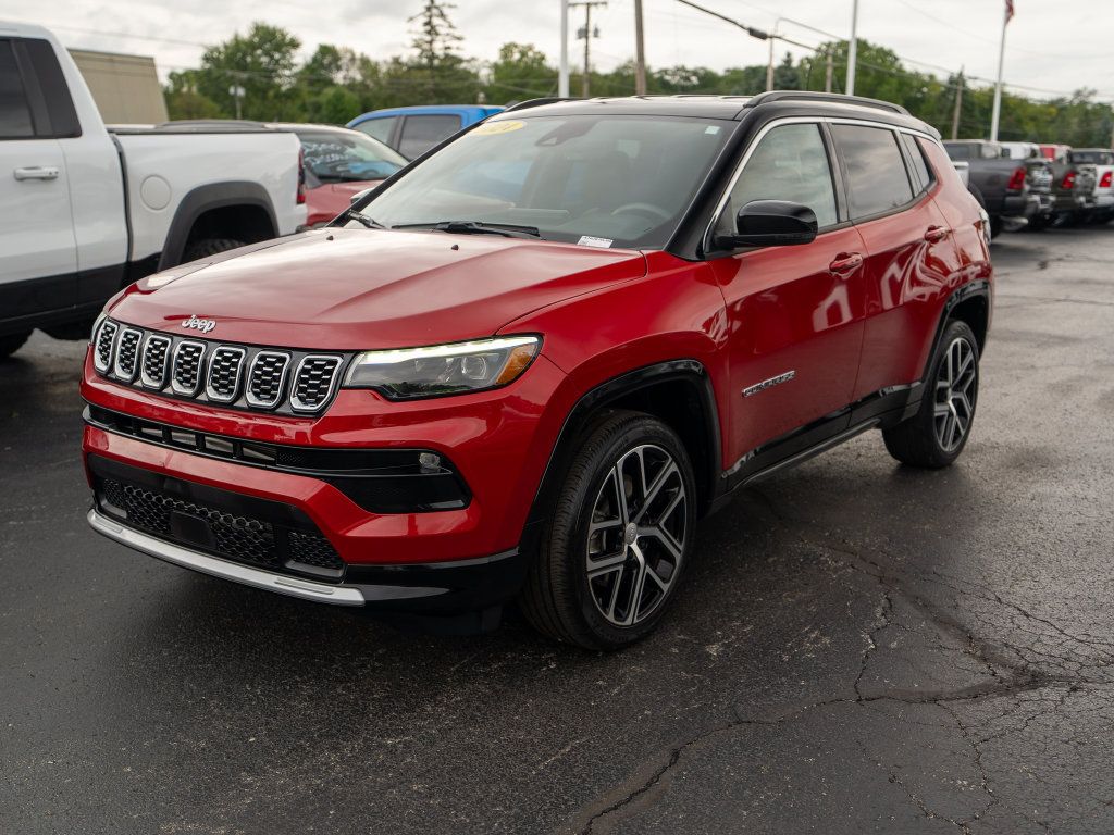 Used 2024 Jeep Compass Limited w/ Elite Group AWD/4WD image 2