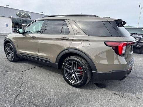 New 2026 Ford Explorer ST-Line w/ ST-Line Street Pack image 3
