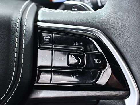 Used 2022 Jeep Grand Cherokee Overland AWD/4WD image 32