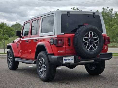 New 2026 Jeep Wrangler Unlimited Sahara AWD/4WD image 3