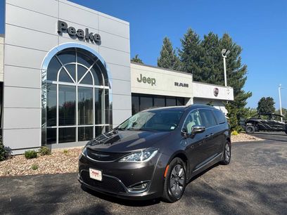 Used 2020 Chrysler Pacifica Limited w/ Advanced Safetytec Group