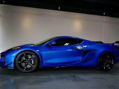Used 2025 Chevrolet Corvette Z06 w/ Z07 Performance Package RWD image 53