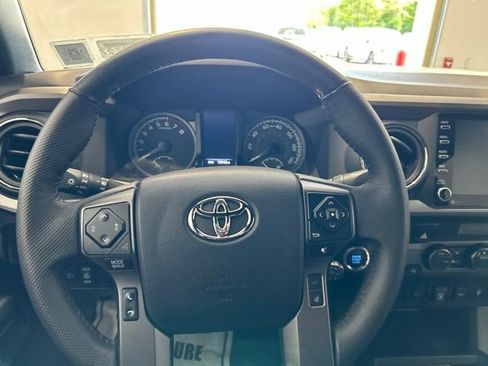 Used 2023 Toyota Tacoma TRD Off-Road w/ Technology Package AWD/4WD image 9