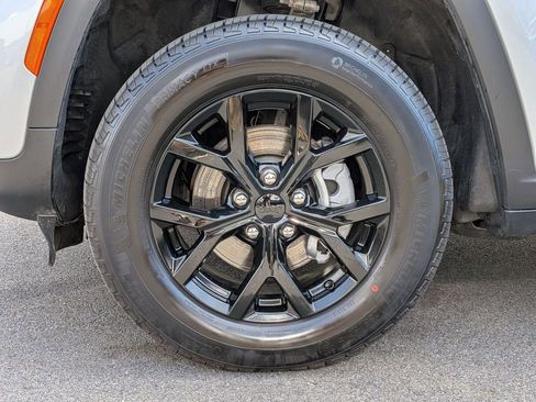 New 2025 Jeep Grand Cherokee Altitude AWD/4WD image 27