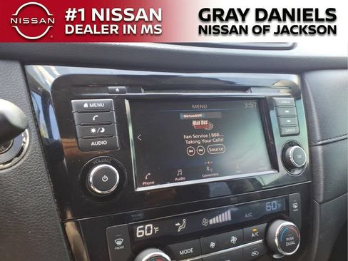 Used 2020 Nissan Rogue SV FWD image 17