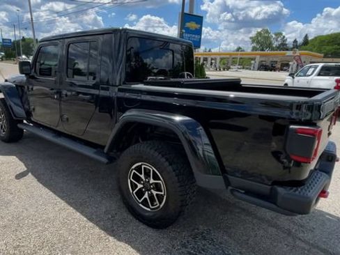 Used 2024 Jeep Gladiator Rubicon AWD/4WD image 8