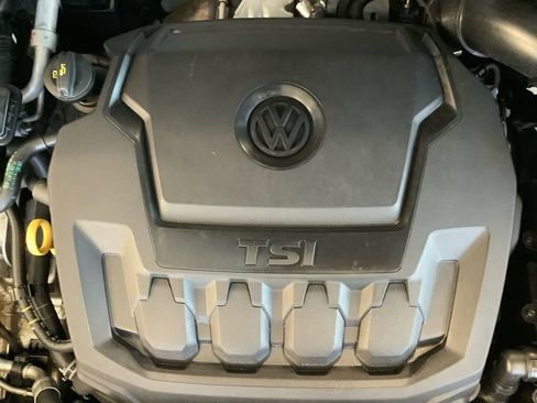 Used 2021 Volkswagen Tiguan SE R-Line image 21