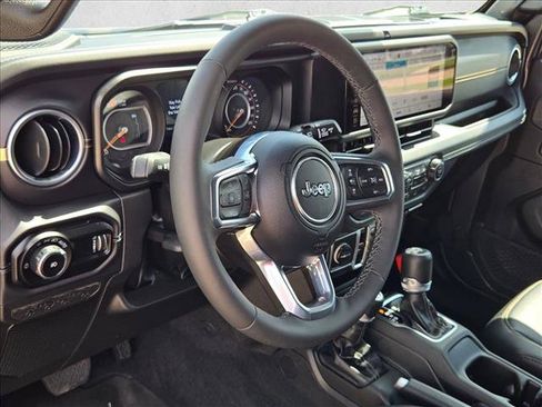 Used 2025 Jeep Wrangler Unlimited Sahara AWD/4WD image 10