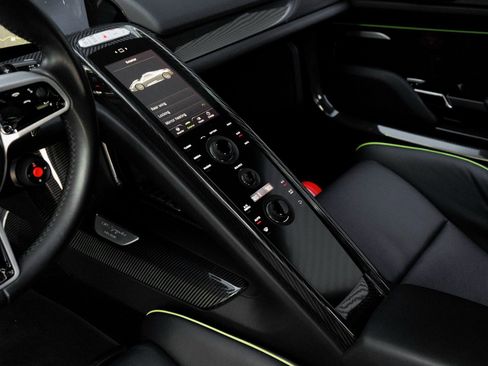 Used 2015 Porsche 918 Spyder image 32