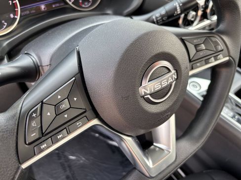Used 2025 Nissan Sentra SV FWD image 25