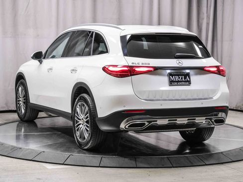 Certified 2026 Mercedes-Benz GLC 300 image 2