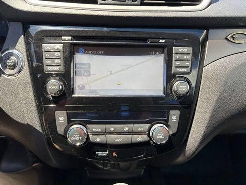 Used 2016 Nissan Rogue SV w/ SV Premium Package AWD/4WD image 13