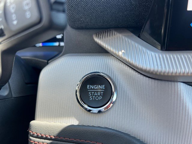 Used 2025 Ford Explorer Active AWD/4WD image 15
