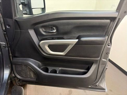 Used 2019 Nissan Titan SV w/ SV Convenience Package image 31