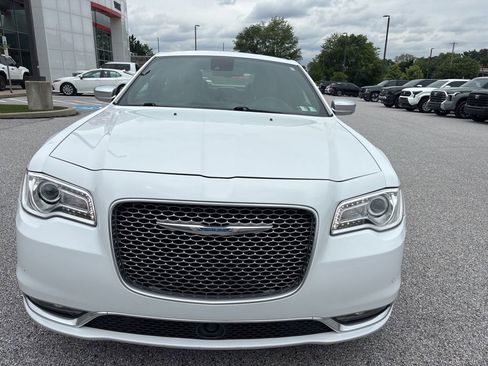 Used 2018 Chrysler 300 C w/ Safetytec Plus Group RWD image 10