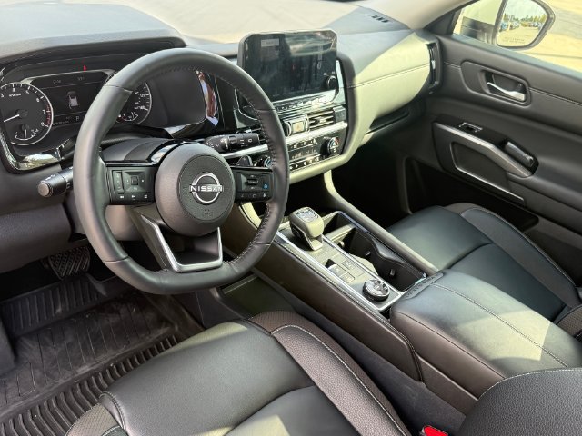 Used 2024 Nissan Pathfinder SL w/ Lighting Package (N92) AWD/4WD image 12