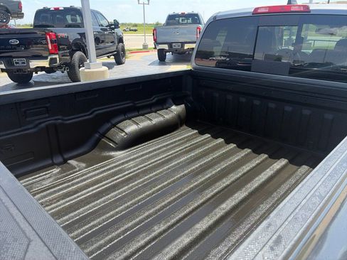 Used 2025 Nissan Frontier SV RWD image 10