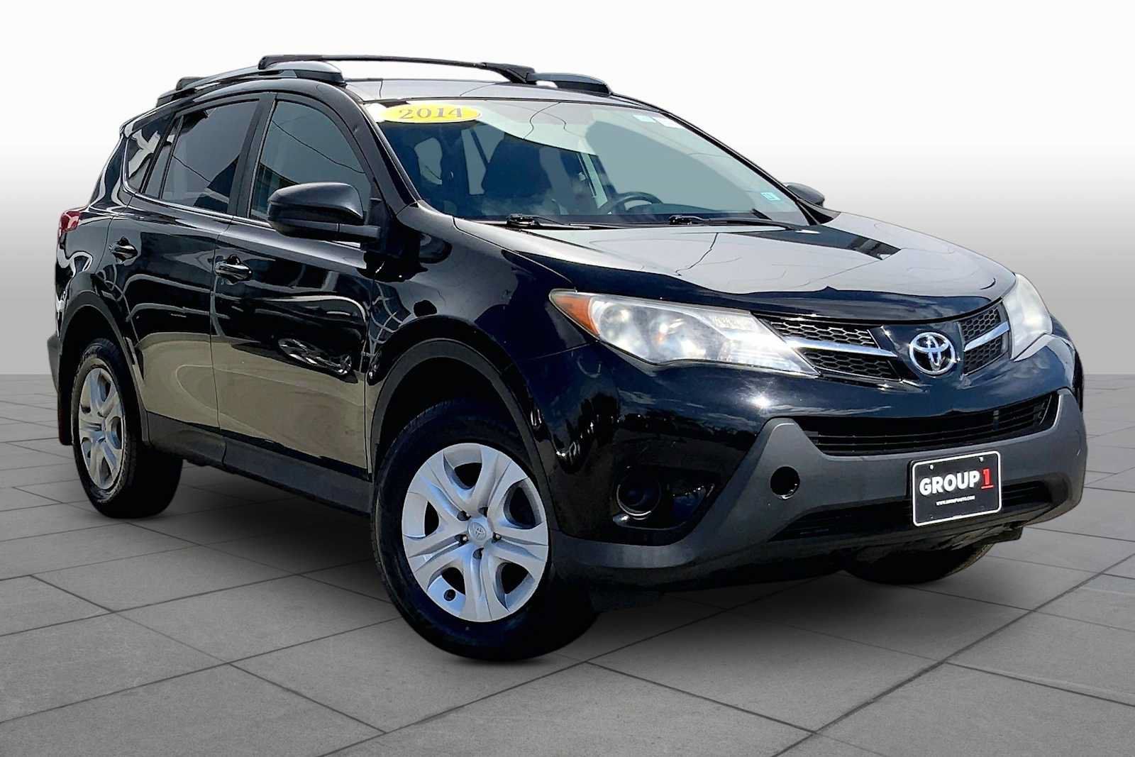 Used 2014 Toyota RAV4 LE AWD/4WD image 2