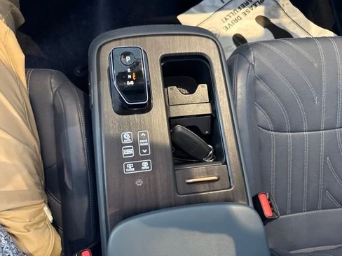 Used 2023 Nissan Ariya AWD/4WD image 23