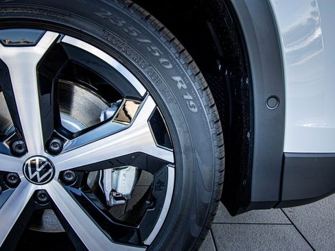 New 2026 Volkswagen Tiguan SE image 22