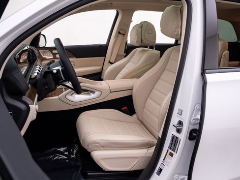 Used 2026 Mercedes-Benz GLS 450 4MATIC image 15