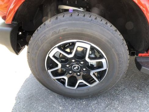 Used 2023 Ford Bronco Outer Banks image 10