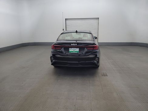 Used 2023 Kia Forte LXS w/ LXS Technology Package FWD image 7