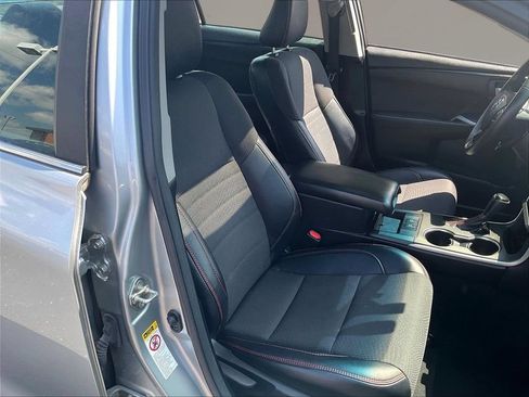 Used 2017 Toyota Camry SE w/ Moonroof Package FWD image 29