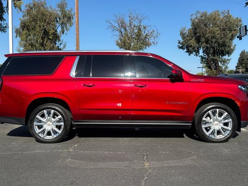 Used 2023 Chevrolet Suburban High Country AWD/4WD image 4