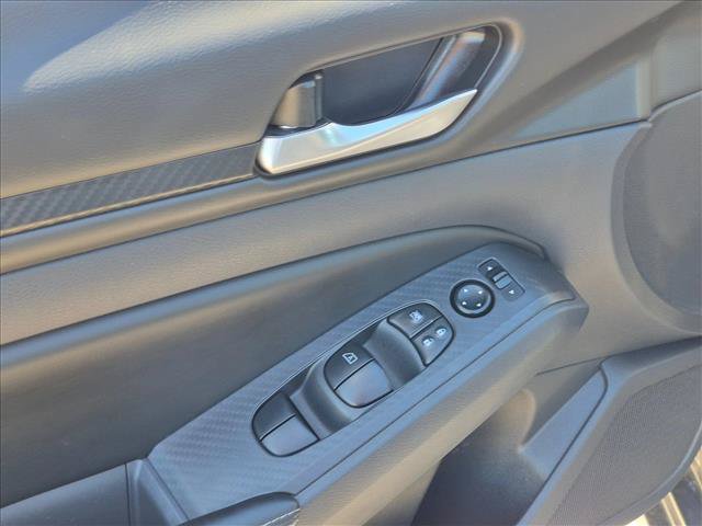 Used 2025 Nissan Altima 2.5 SV FWD image 11