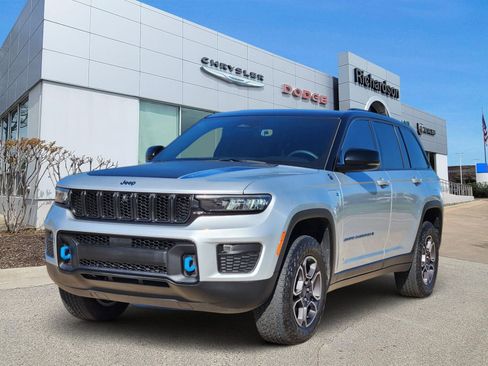 Used 2023 Jeep Grand Cherokee Trailhawk w/ Luxury Tech Group III AWD/4WD image 2