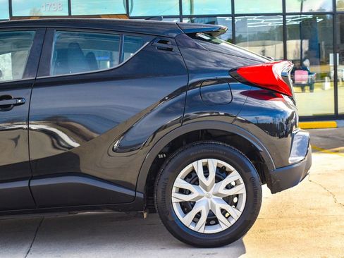Used 2021 Toyota C-HR LE image 10