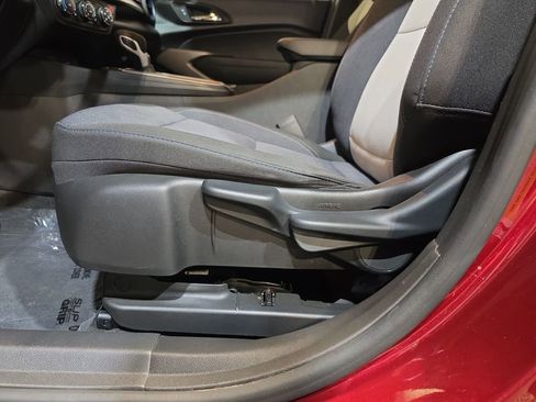 Used 2024 Chevrolet Trax LS w/ LS Convenience Package FWD image 14