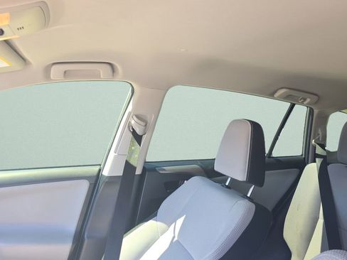 Used 2018 Toyota RAV4 LE image 17