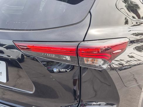 New 2026 Toyota Highlander Platinum AWD/4WD image 8