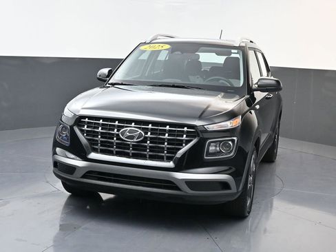 Certified 2025 Hyundai Venue SEL image 8