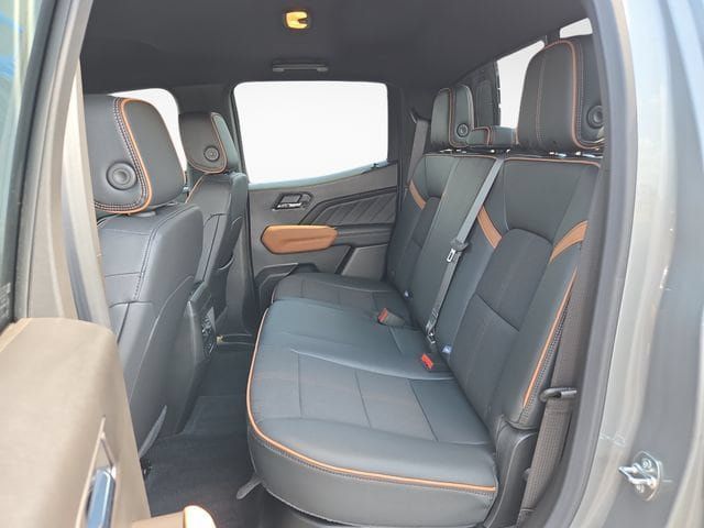 Used 2025 GMC Canyon AT4 w/ Nightfall Edition AWD/4WD image 13