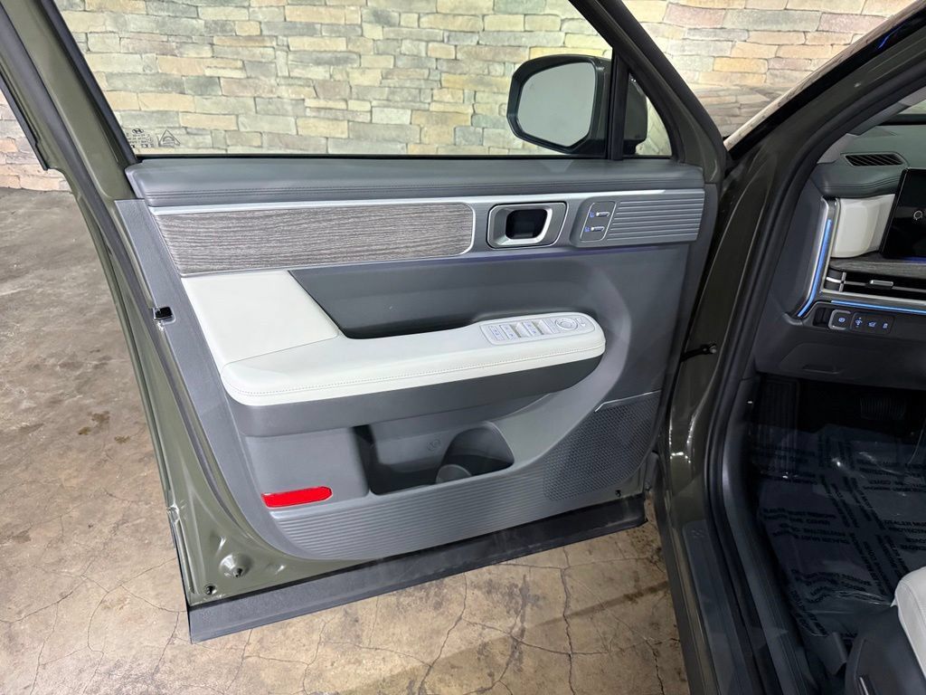 Used 2026 Hyundai Santa Fe Limited AWD/4WD image 9