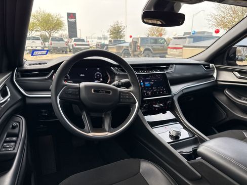 Used 2023 Jeep Grand Cherokee L Laredo image 6